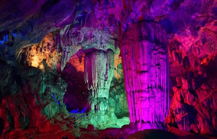 Traveling to Tu Thuc Thanh Hoa cave to admire the place right below the earth