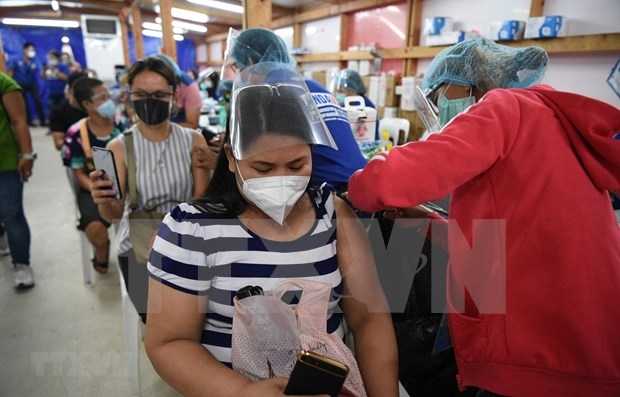 Philippines launches massive COVID-19 vaccination