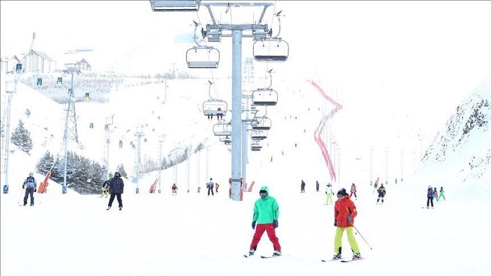 Ski resorts in northern Italy reopen amid COVID-19 worries