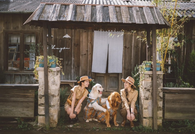 Best friends for 12 years traveling around Vietnam together