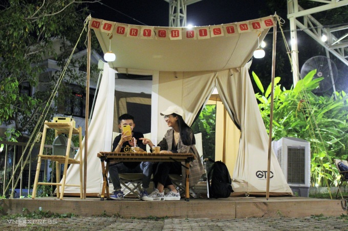 Coffee shop combined with camping