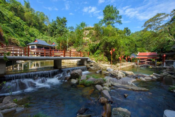 Experience going to Ban Khieng waterfall tourist area in Lang Son
