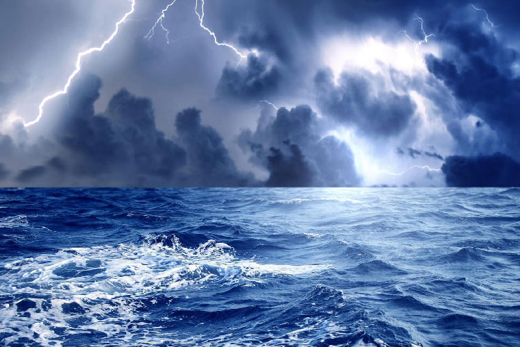 Vietnam Central Provinces on alert as a powerful storm system moves into East Sea