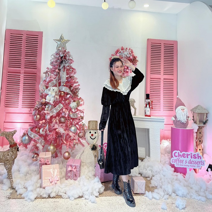 List of beautiful Christmas decoration cafes in Da Nang every millimeter