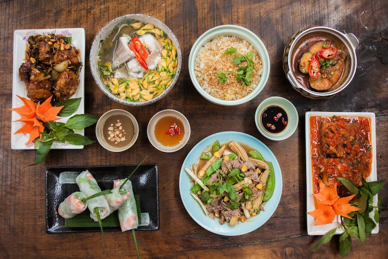 A district in Hanoi suspends on-site dining as Covid infection rate is rising