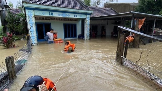 Emergency relief provided for flood-hit people in Binh Dinh, Phu Yen