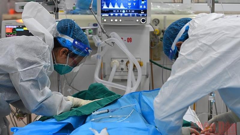 Hanoi takes measures to prevent COVID-19 deaths amid rising cases