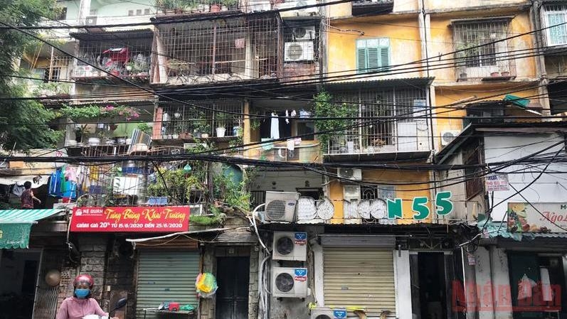 Hanoi to speed up renovations of old apartment buildings