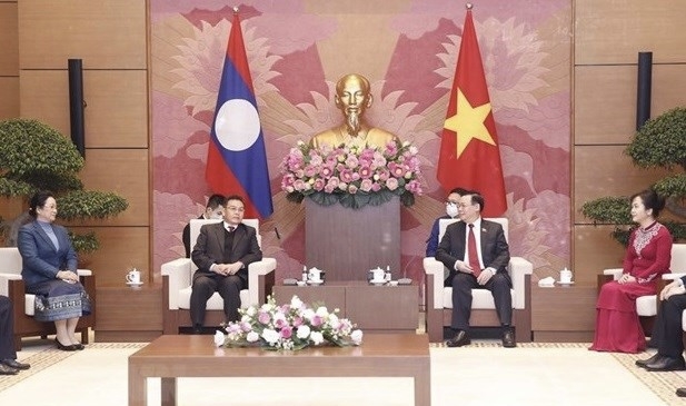Lao top legislator wraps up official visit to Vietnam