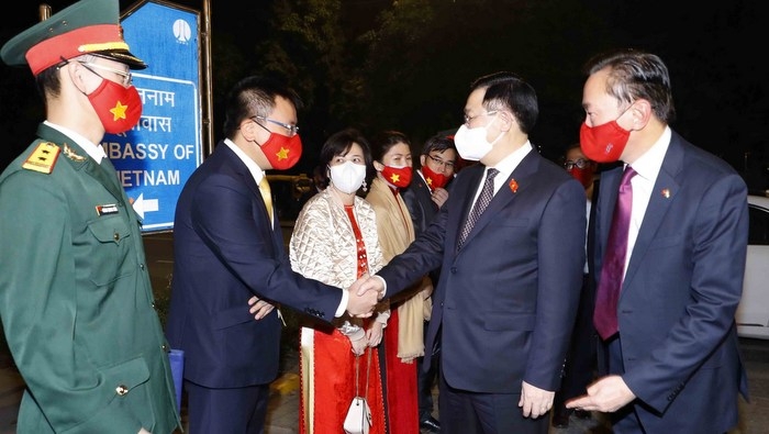 NA Chairman meets Vietnamese community in India