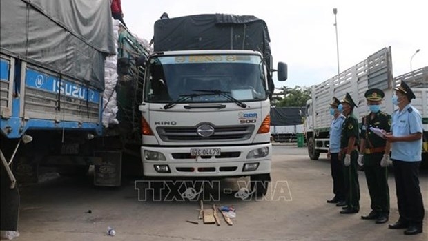 Provinces tighten control along border after Cambodia records first Omicron variant case