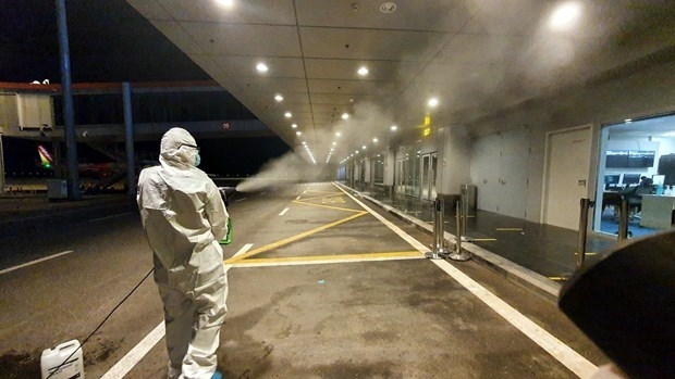 Three COVID-19 cases on flight from Vietnam to Hong Kong (China) infected by Delta variant, not Omicron