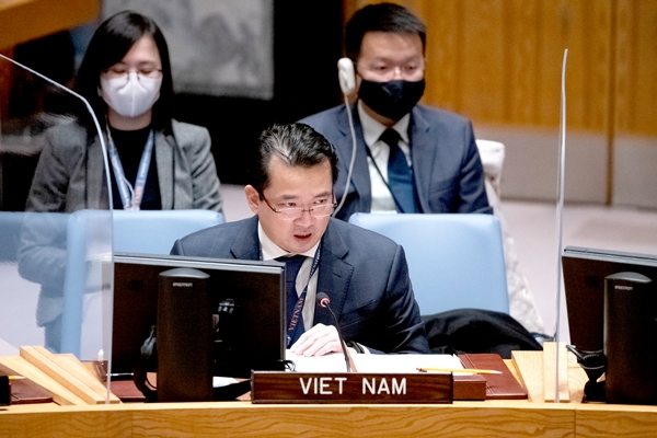 Vietnam highlights general approach to security in context of climate change, terrorism