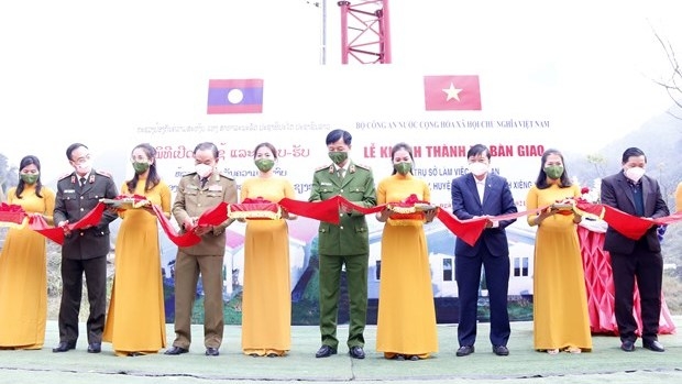 Vietnamese ministry hands over first village police station to Laos ...