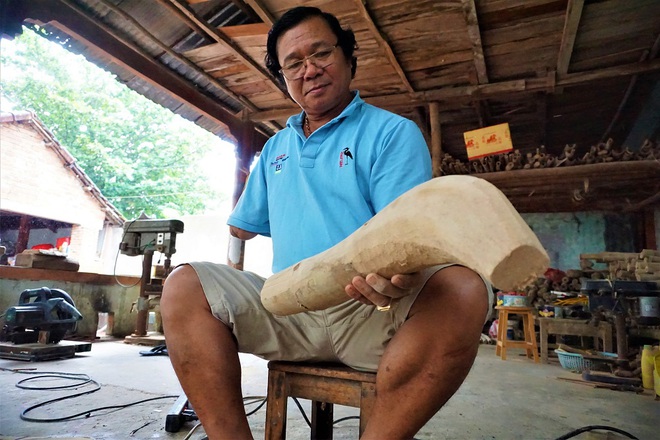 One-armed man’s “unique” utensils from bamboo roots