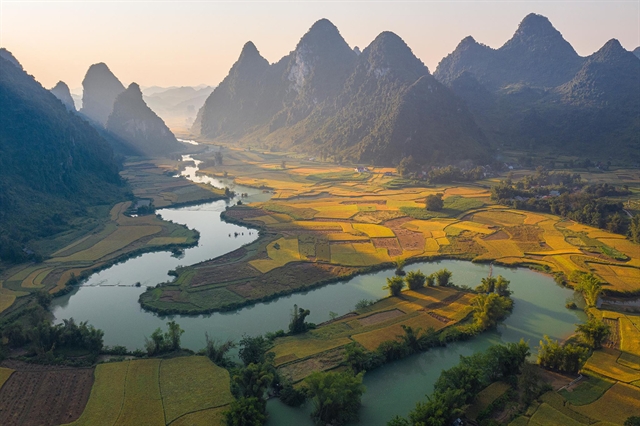 Quây Sơn - a beautiful, remote river