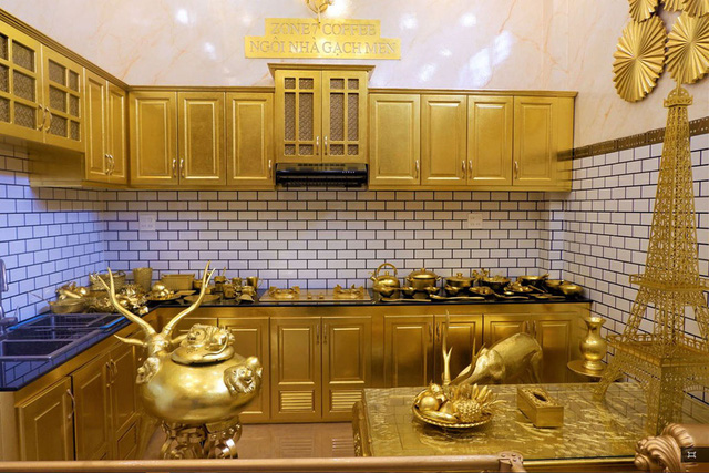 Real estate giants in the West splurged on making a “palace” inlaid with gold, which took 6 years to complete