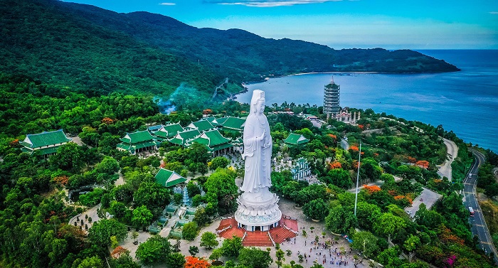 Solving the curse of loneliness at the temples to pray for luck in Da Nang