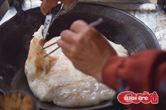 Teochew glutinous sesame cake a long-standing sweet treat in Saigon