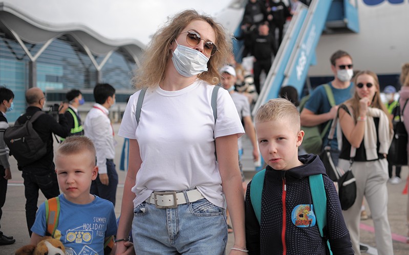 Vietnam welcomes more and more foreign tourists with vaccine passports after two years of closure