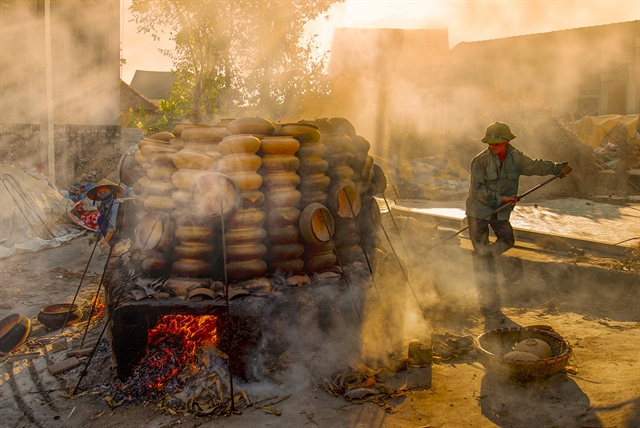 Trù Sơn clay pot making village ramps up production for Tết