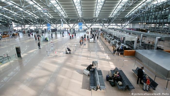 Global airlines prepare for Omicron volatility, agility will be key