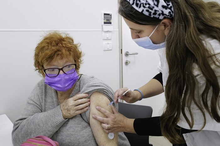 Israel set to offer fourth dose of COVID-19 vaccine to people over 60