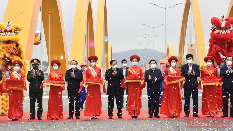 PM attends inauguration of major transport projects in Quang Ninh