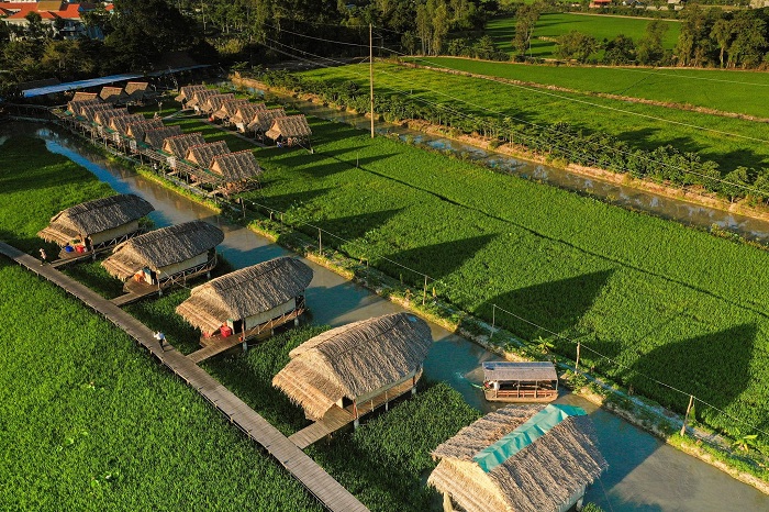 Go to My Phuoc Thanh tourist area to experience the countryside scene, eat “old life” delicious Western dishes