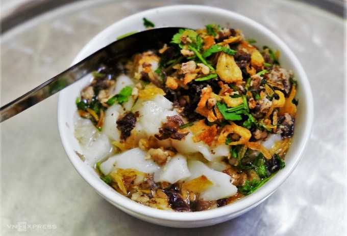 Hot snacks for Hanoi winter
