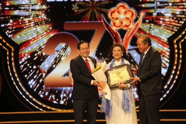 Mai Vàng award honours veteran artist Kim Cương