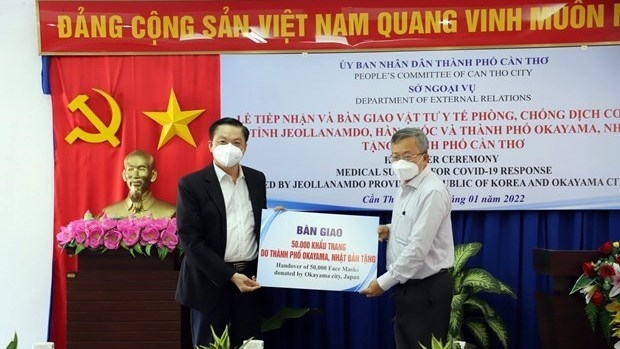 RoK, Japan localities donate medical supplies to Can Tho in COVID-19 fight