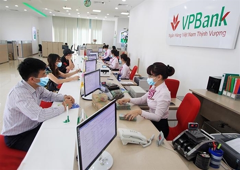 Shares end higher on the growth of bank stocks