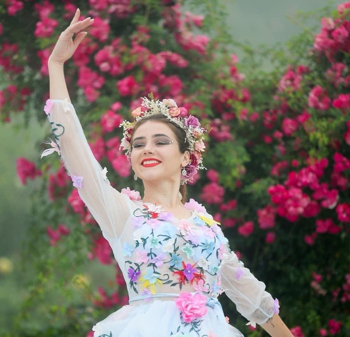 Turn into a princess in the most beautiful rose gardens in Vietnam