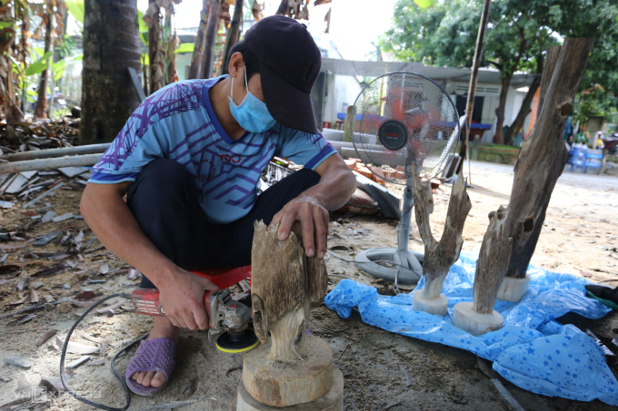 Wood chisel to get agarwood