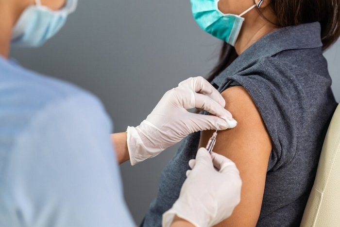 COVID still a serious threat, warn German health officials