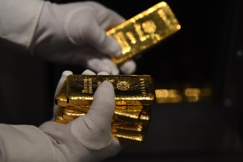 Gold worth on the afternoon of February 22: Home gold ‘cools down’, traders panic