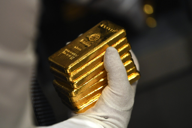 Gold worth on the afternoon of February 26: “Cooling down” strongly after a risky session