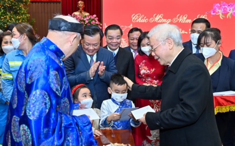 General Secretary Nguyen Phu Trong extends Tet greetings to Hanoi people and government
