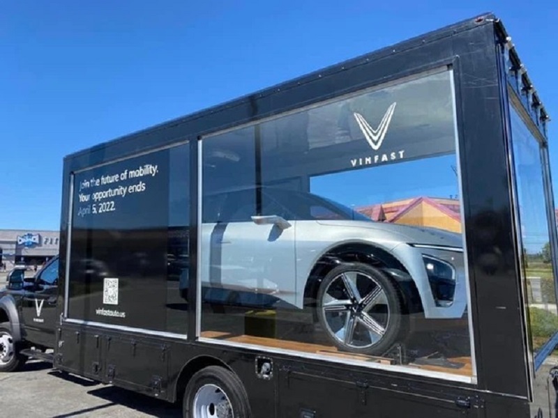 The tremendous grand parade of VinFast VF7 within the “land of flowers”