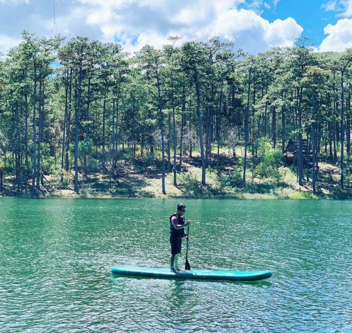 Rowing on Tuyen Lam Lake – a must-try experience when coming to Da Lat