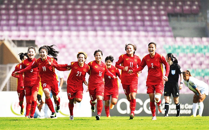 President decides to present Labour Order to national women's football team