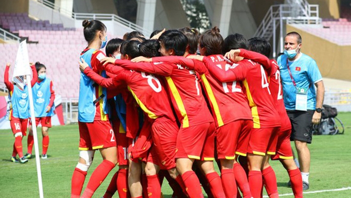 State President congratulates female football team