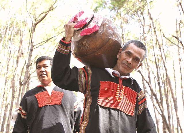 The cầu mùa ritual prays for bumper crops