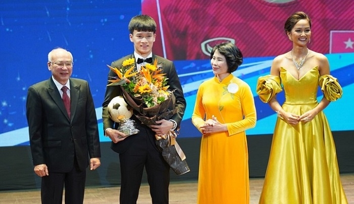 Nguyen Hoang Duc wins Vietnamese Golden Ball Award 2021