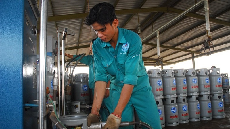 Gasoline value immediately elevated to almost 60,000 VND/50kg bottle