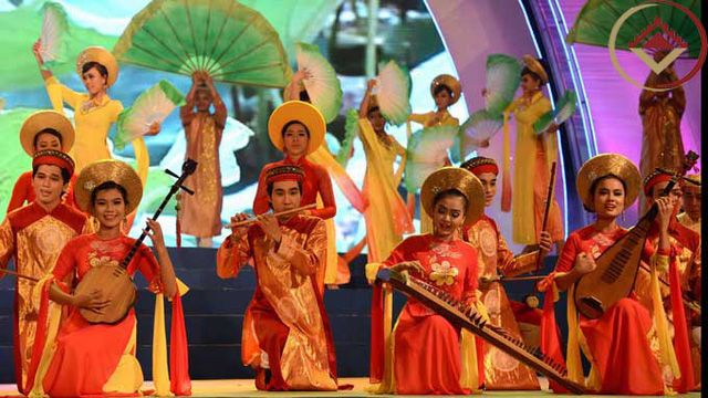 Cần Thơ hosts traditional chamber music contest