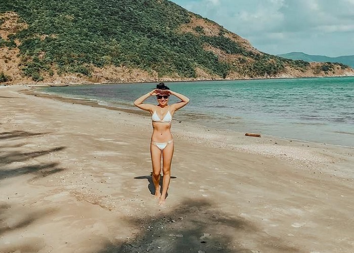 Experience going to Lo Voi Con Dao beach, swimming, eating fresh seafood, and living a virtual life ‘extremely chill’
