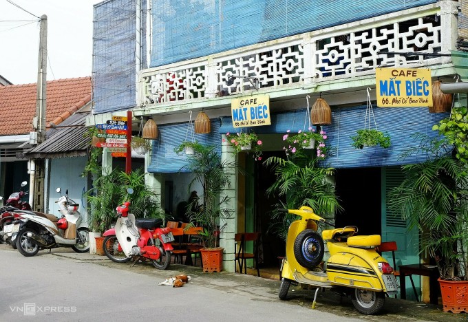 Four idiosyncratic coffee shops in Hue