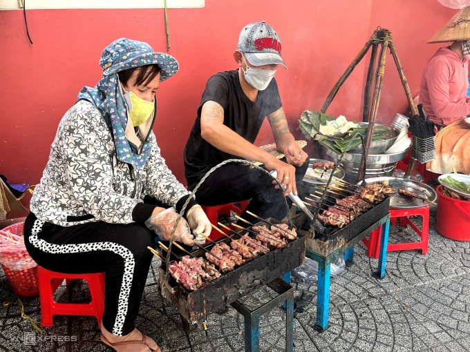 Grilled pork vermicelli ‘just blow and eat’